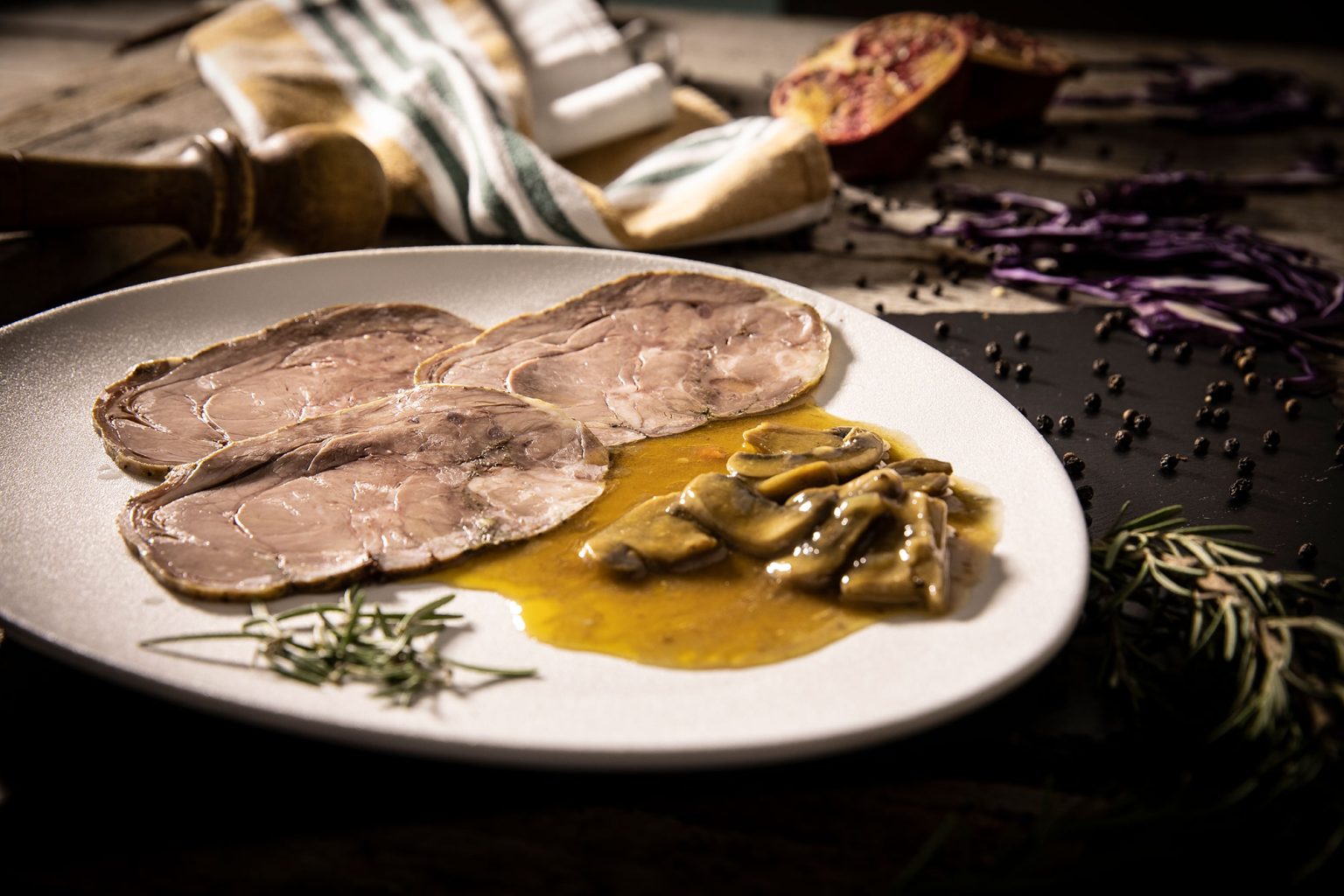 Roast veal in mushroom sauce porchettamarchigiana.it